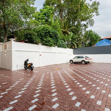 Cochin Airport Hotel Kochi Exterior foto