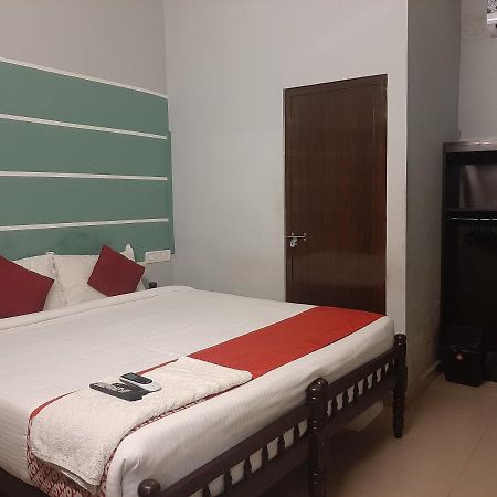 Cochin Airport Hotel Kochi Exterior foto