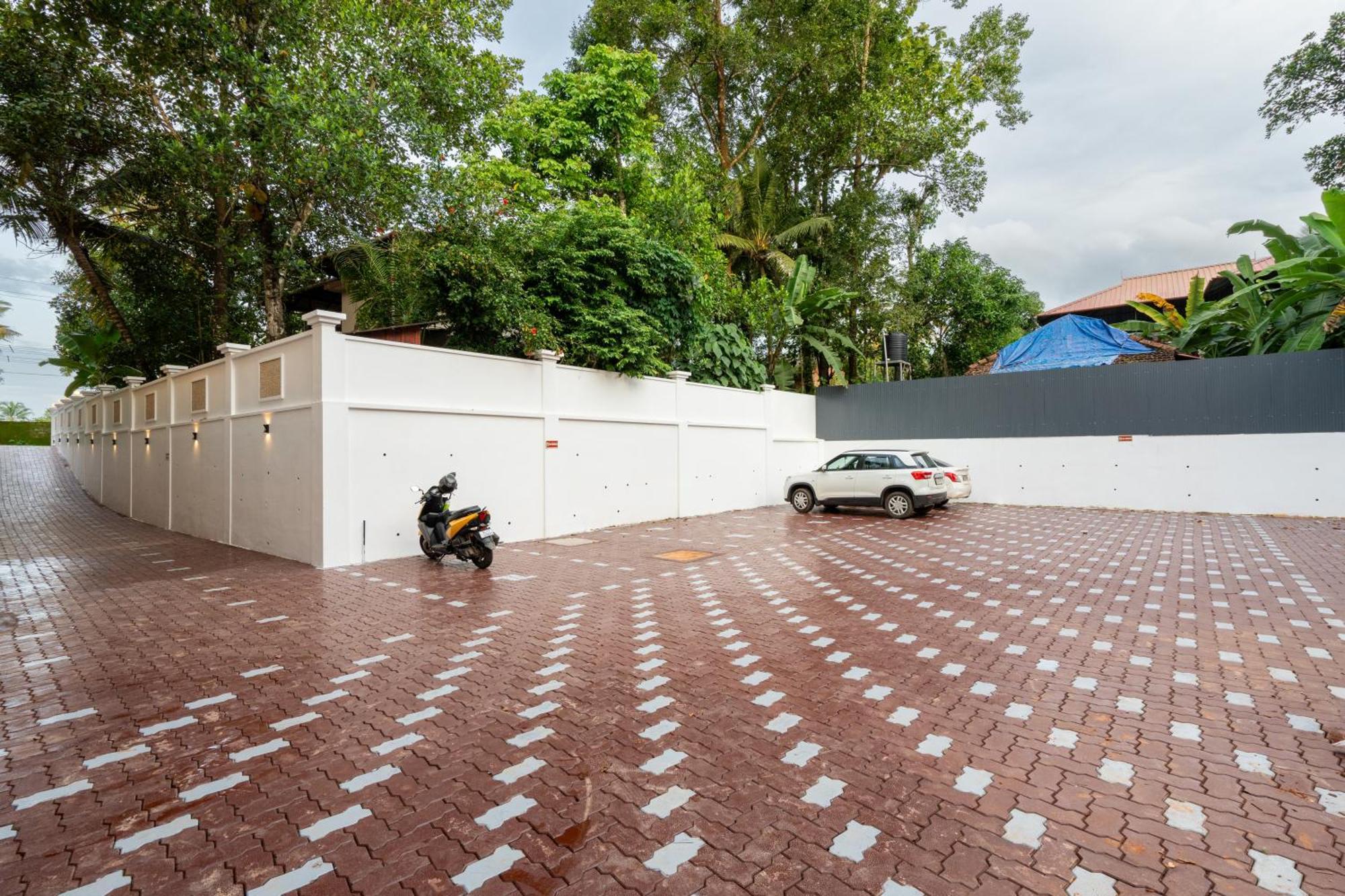 Cochin Airport Hotel Kochi Exterior foto